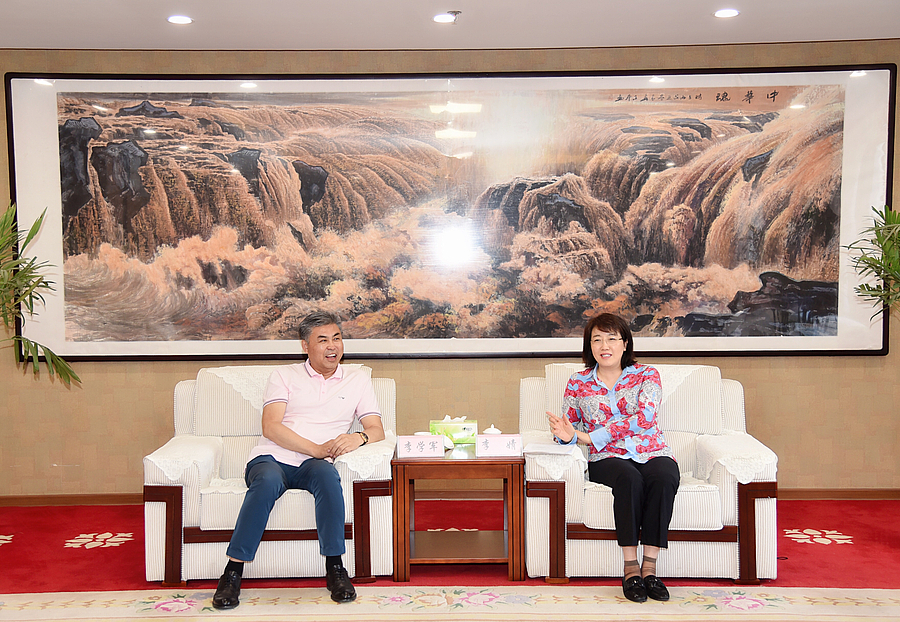 基泰集團董事長李學軍與楊凌示范區(qū)黨工委書記李婧開展交流座談