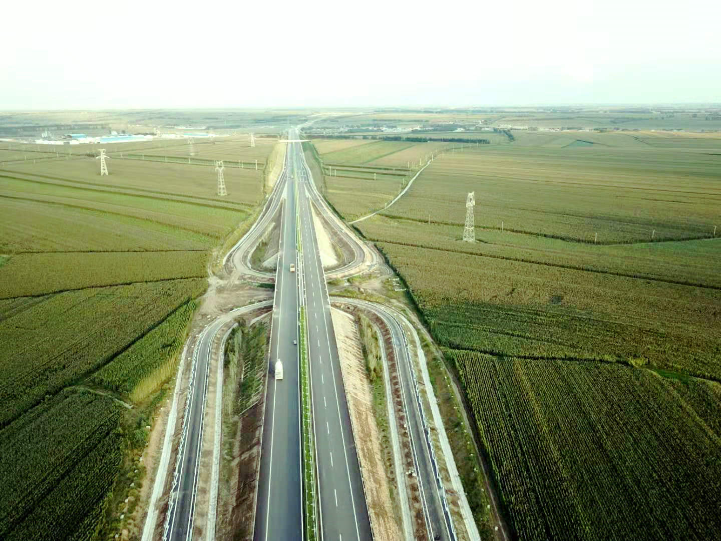 榆松高速全線(xiàn)貫通正式通車(chē)